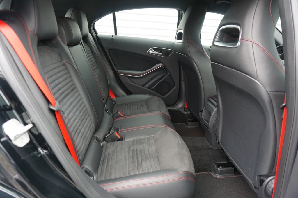 Mercedes-Benz A-Klasse 250 sport airco / navi / carplay / stoelverw. / crui