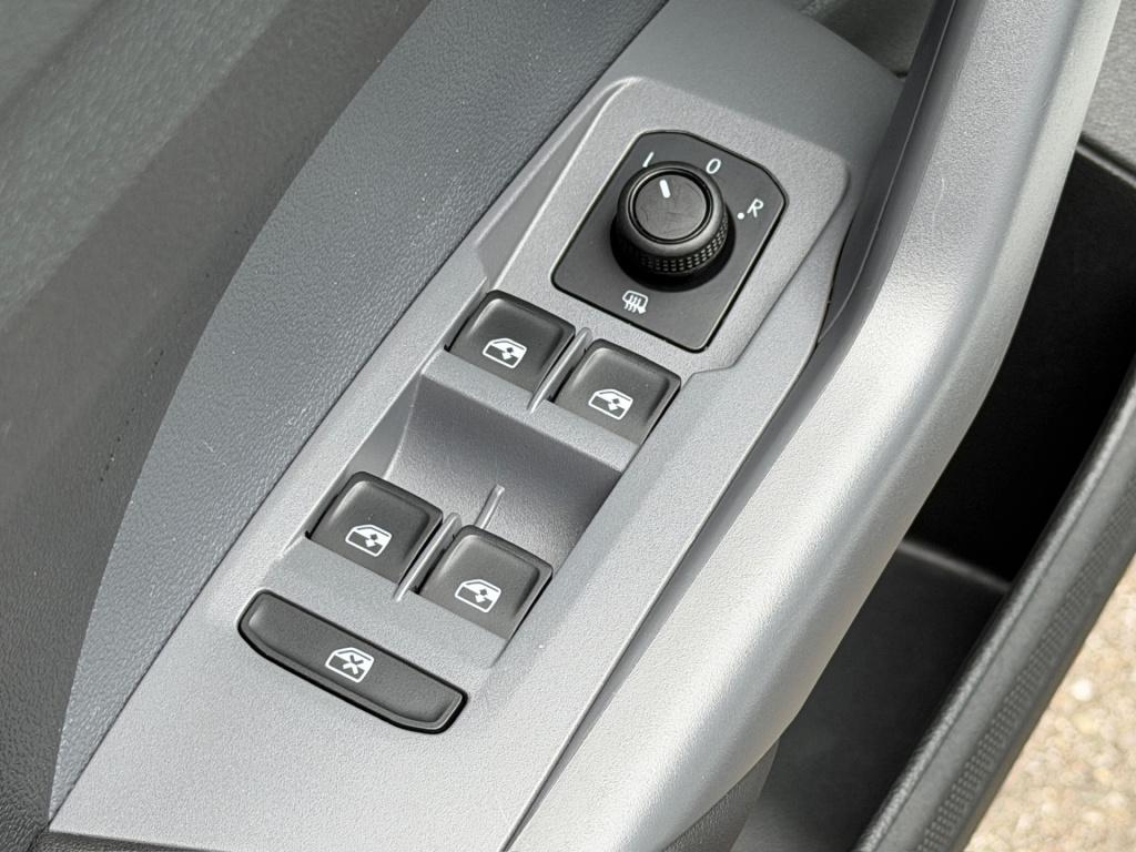 Volkswagen T-cross 1.0 tsi life | trekhaak | navi | adap. cruise | dode hoe