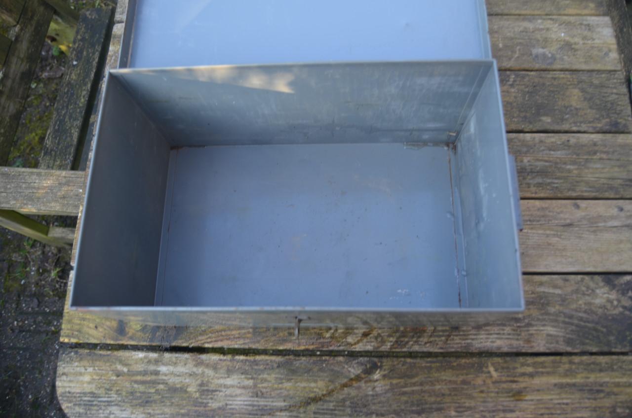 IJzeren / stalen / metalen kist