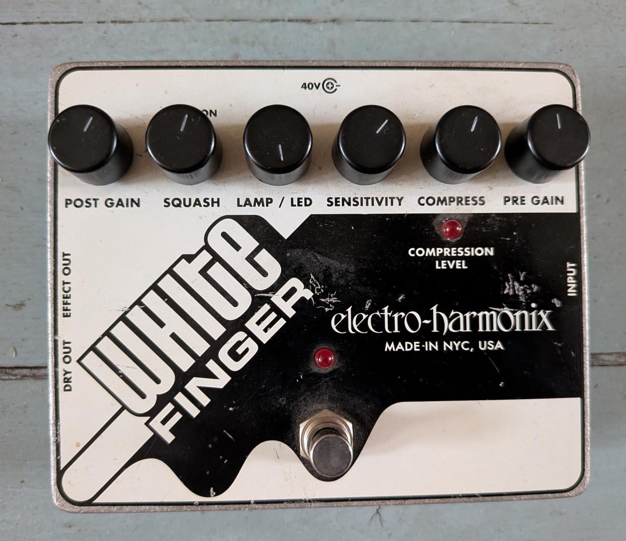 Electro Harmonix "White Finger" analog optical compressor pedal