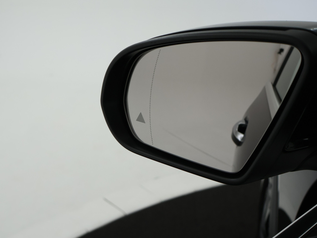 Mercedes-Benz Gla-klasse 250 e face lift plug-in hybride | dodehoek assist 