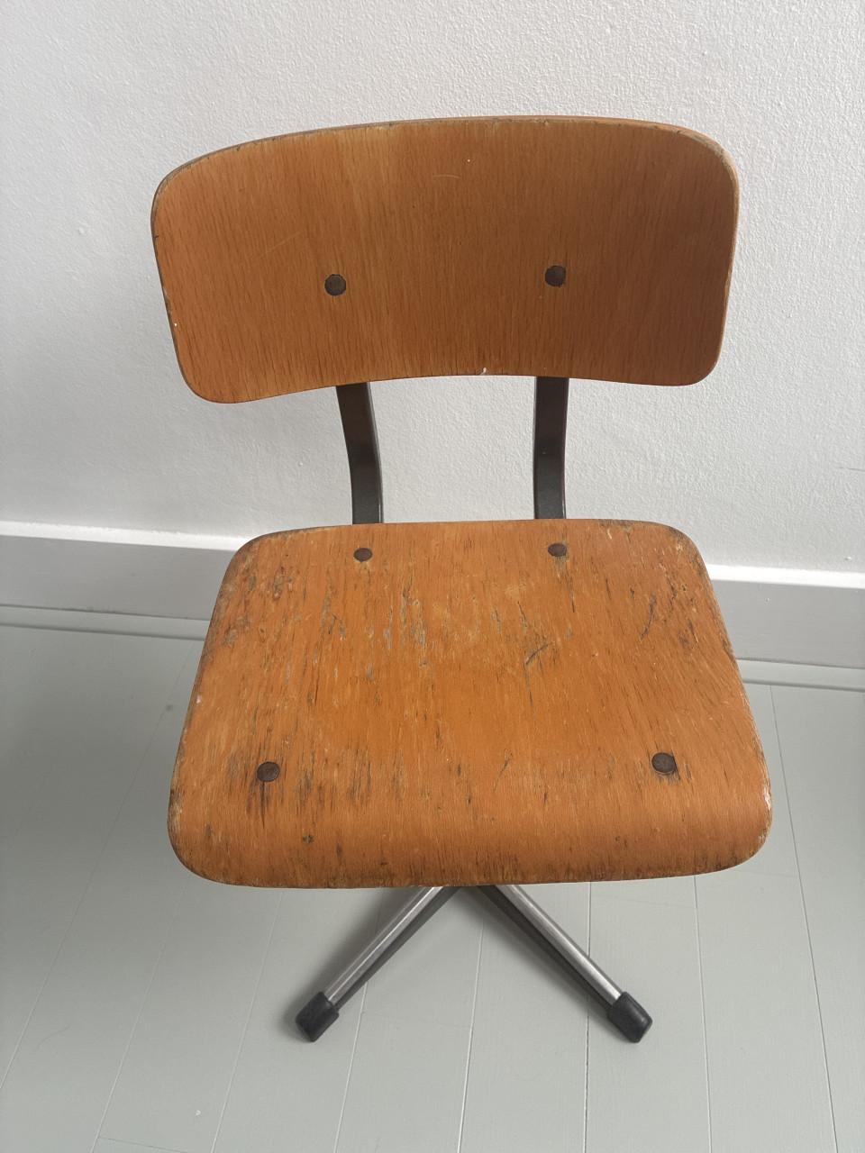 Vintage schoolstoeltje