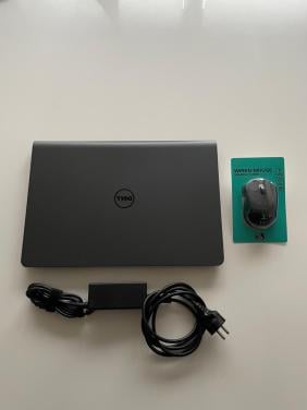Dell 15 inch - Windows 11 SSD verlicht toetsenbord Sim Office pakket Muis