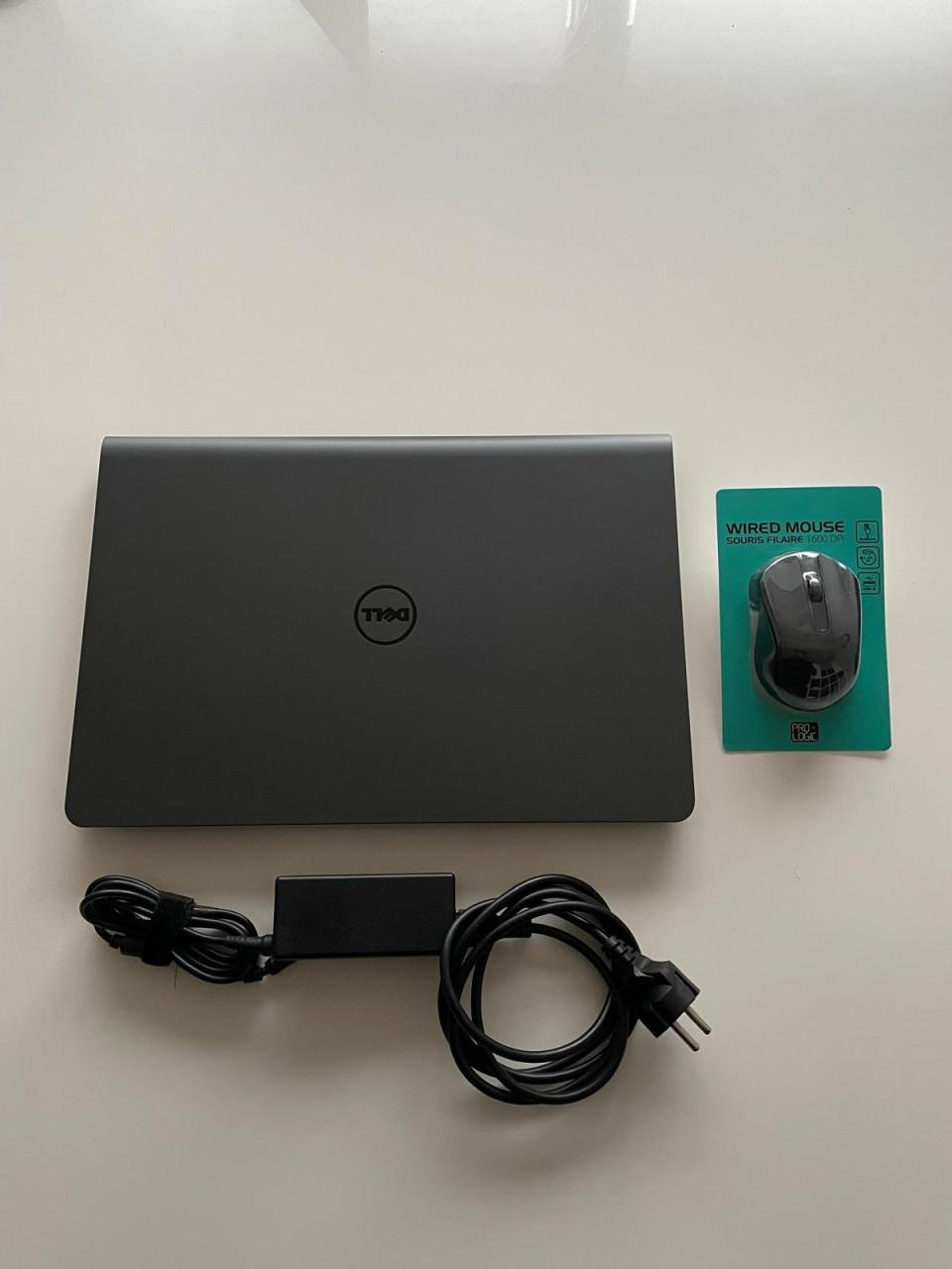 Dell 15 inch - Windows 11 SSD verlicht toetsenbord Sim Office pakket Muis