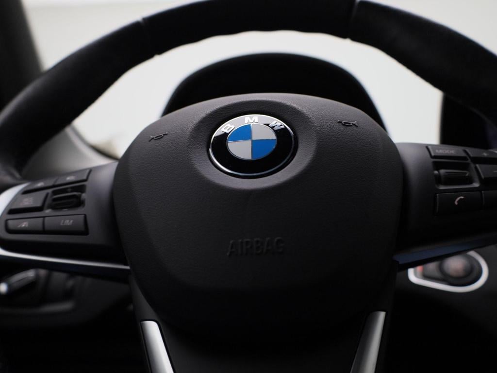 BMW X1 sdrive18i high executive | apple carplay / android auto | stoel- stu