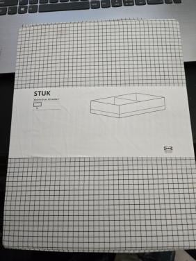 IKEA STUK doos met vakken in de kleur wit/zwart en het formaat 32x51x10 cm