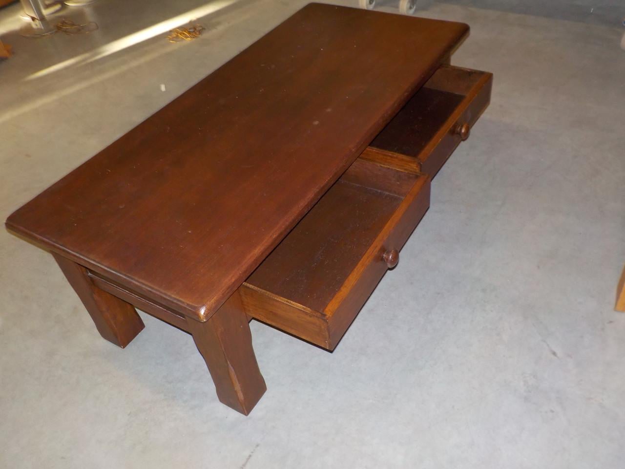 Massief eiken salontafel in goede staat