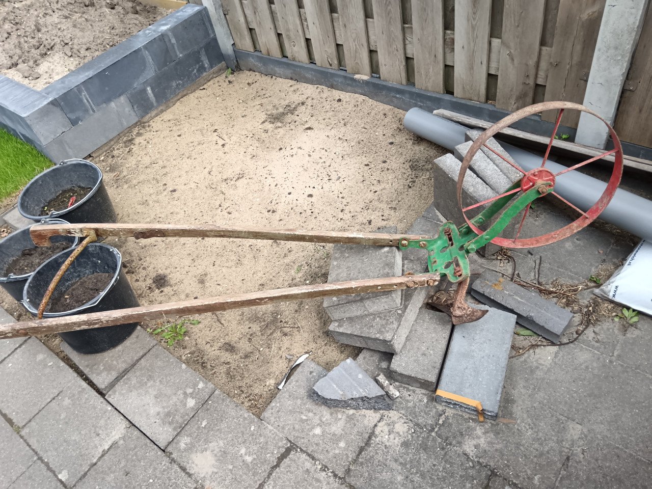 Oud, functionerend tuingereedschap