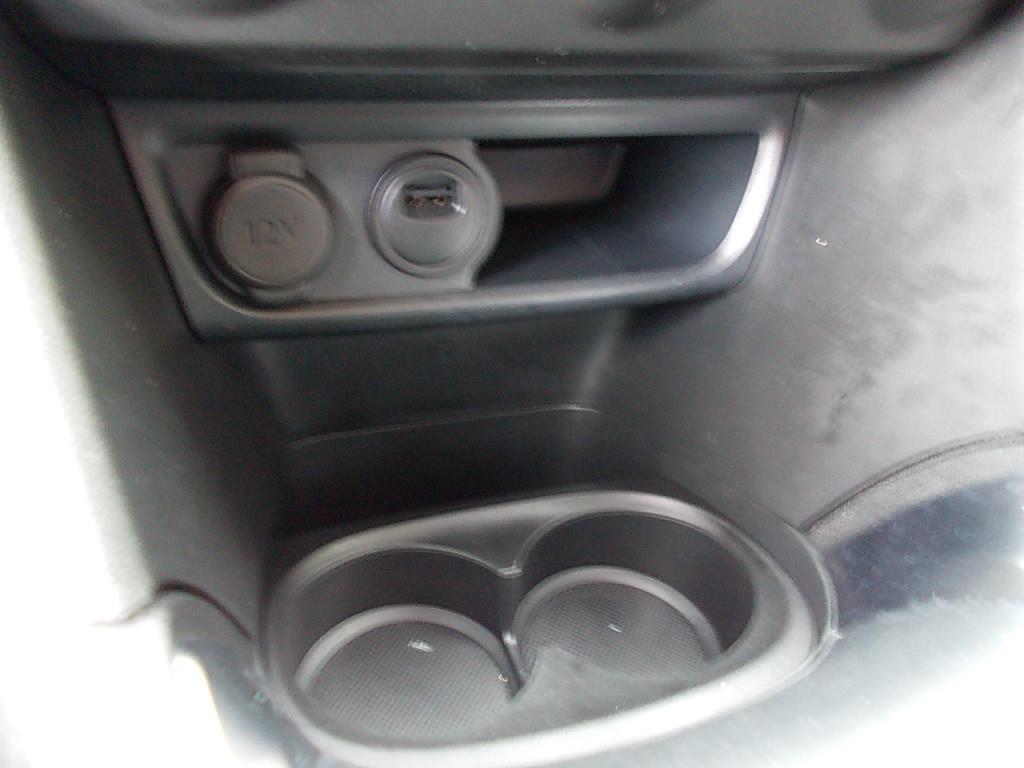 Peugeot 208 1.2 puretech 5-drs, airco, cr.contr., navi.