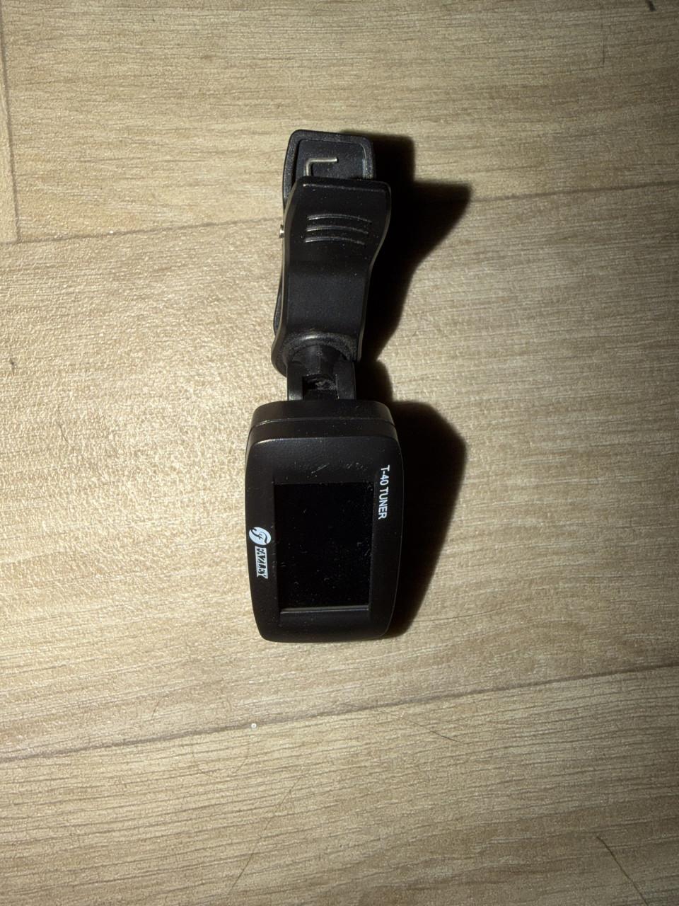 COMPLEET Fender FA-115 met clip on tuner en capo