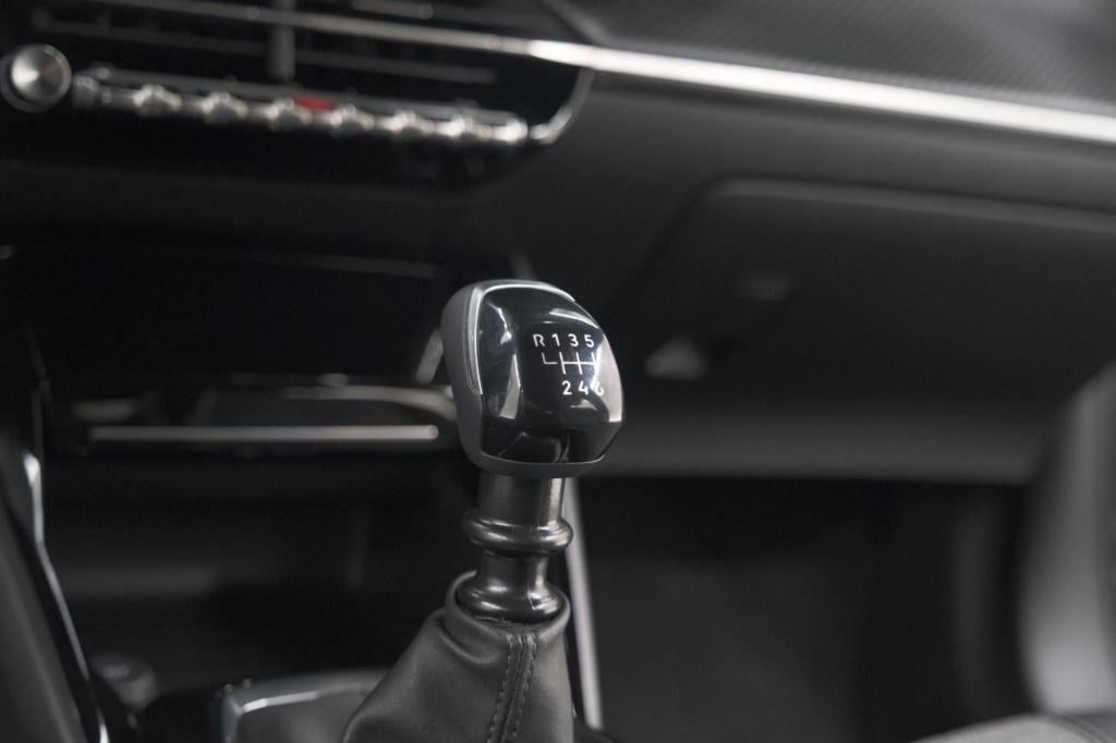 Peugeot 2008 puretech 100 allure | camera | navigatie | parkeersensoren | a