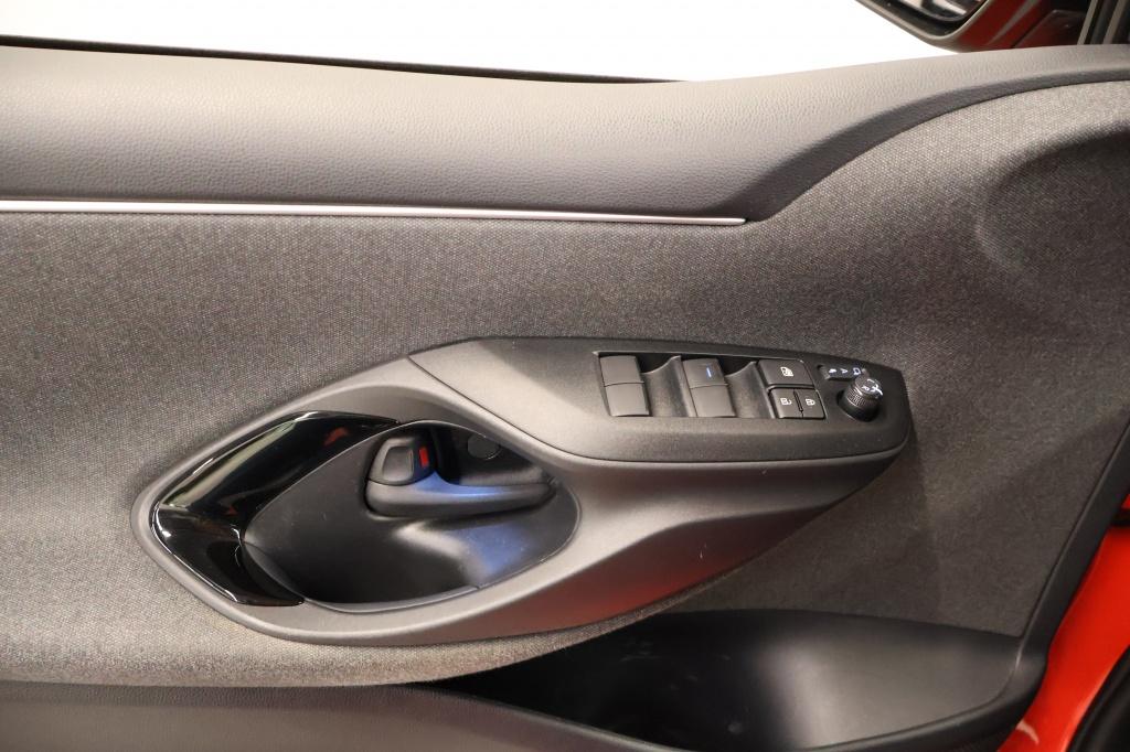 Toyota Yaris 1.5 hybrid launch edition nl auto