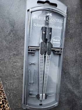 Nog nieuwe Faber-Castell snelverstelpasser in zeer goede staat...