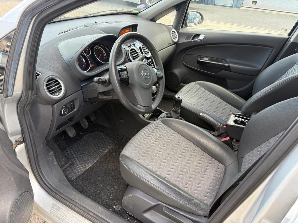 Opel Corsa 1.4-16v cosmo