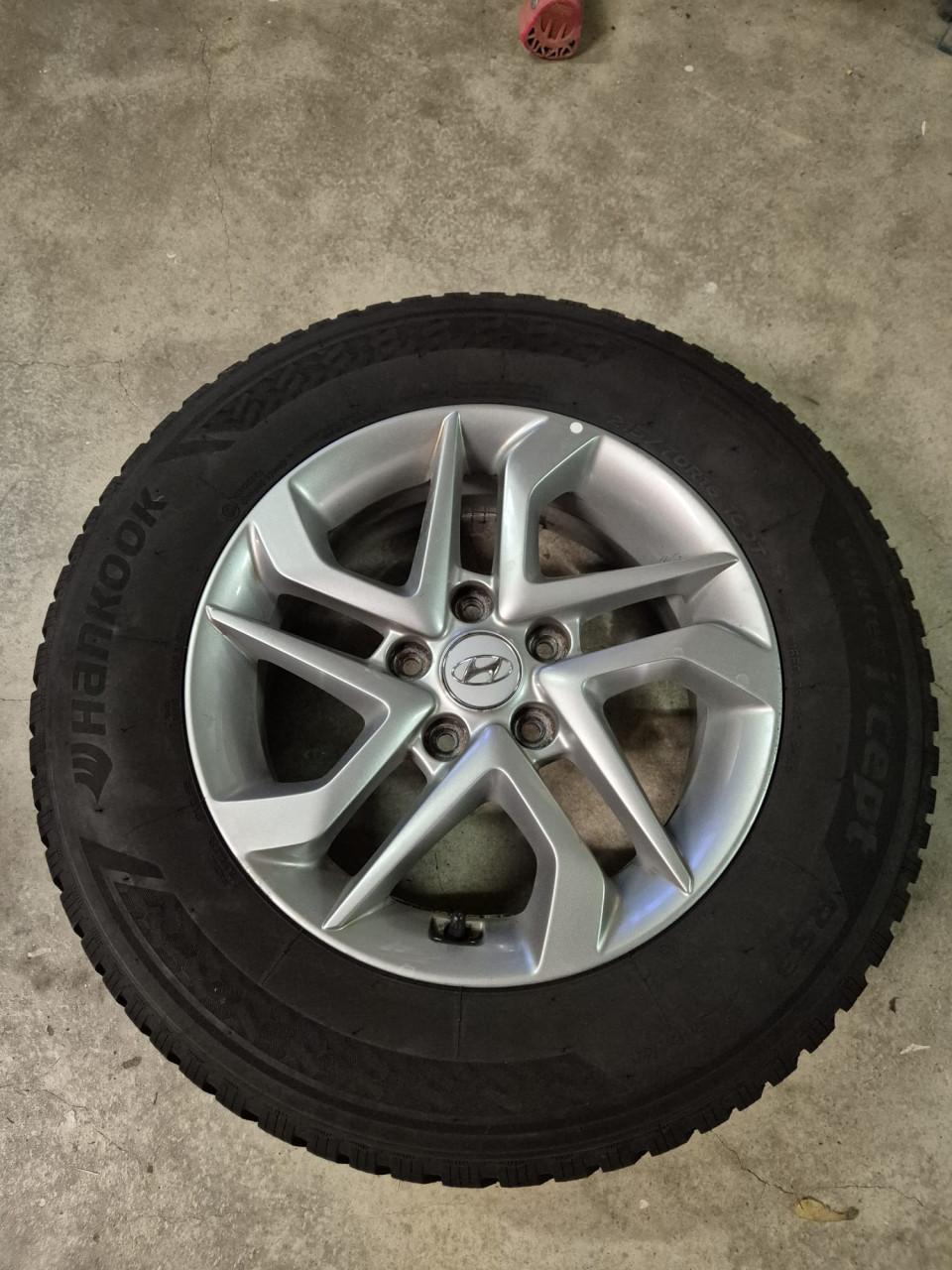 Winterbanden op lichtmetalen velg Hyundai 215/70 R16