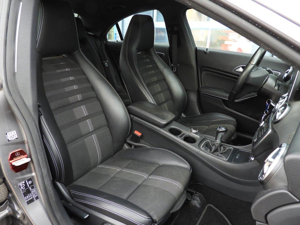 Mercedes-Benz Cla 180 blue efficiency prestige