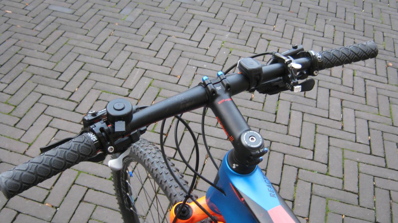 TE KOOP CUBE REACTION  29 ER CARBON  ROND 200 KM OP GEFIETST VOOR 500 EURO