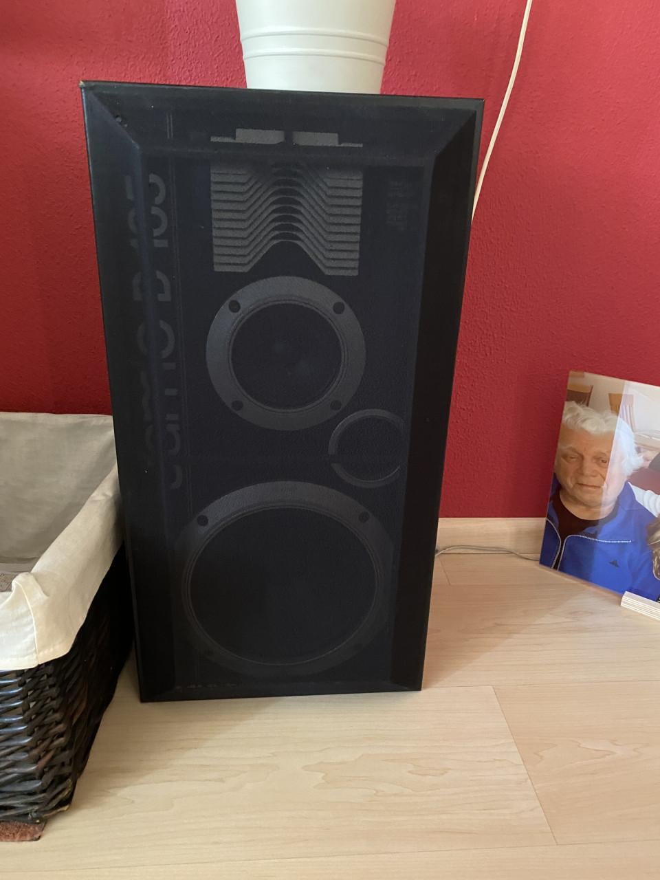 2 of 4 Jamo speakers D165