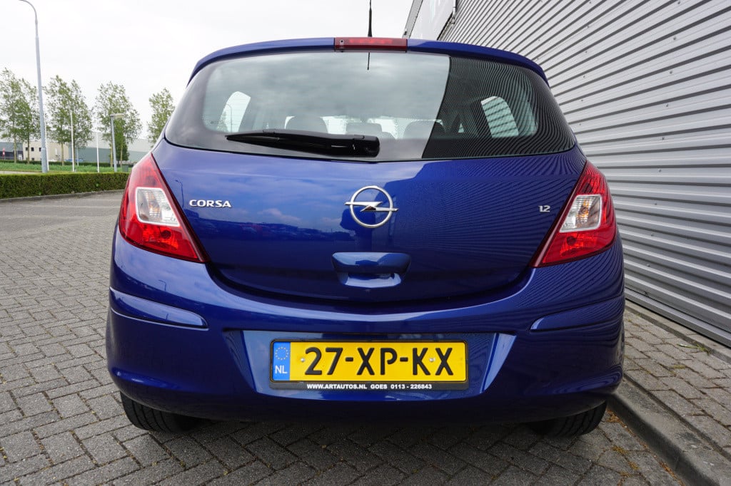 Opel Corsa 1.2-16v cosmo airco / elektr. ramen / trekhaak / nap