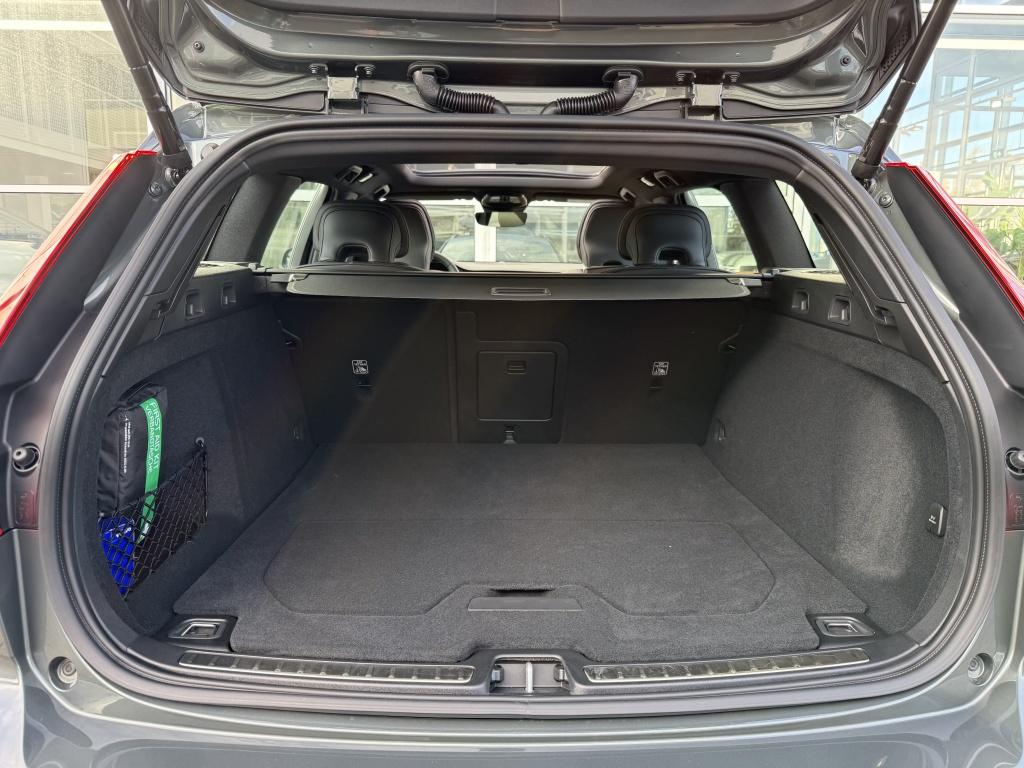 Volvo V60 t6 398pk recharge ultra dark| pano| 360camera| adap.cruise| awd