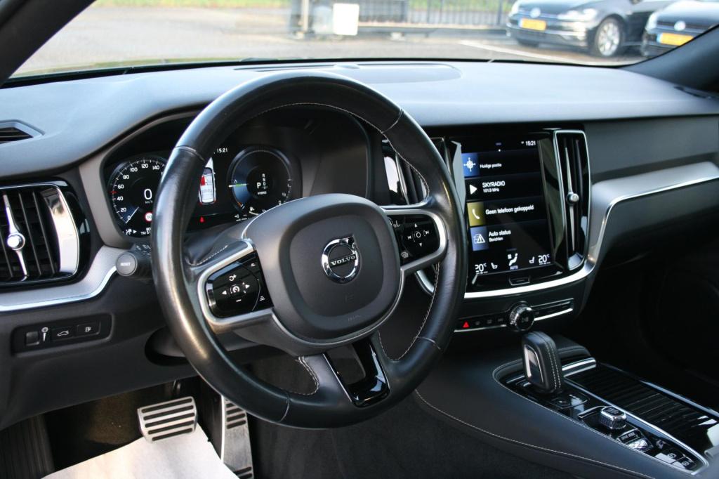 Volvo V60 2.0 t6 recharge awd r-design