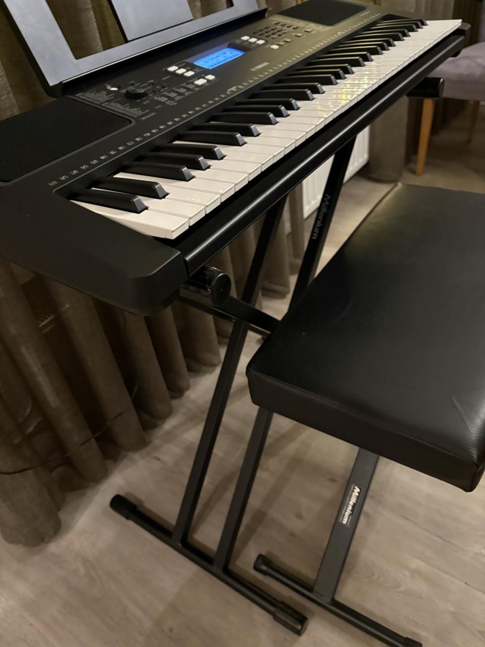 Yamaha PSR-E373 Keyboard