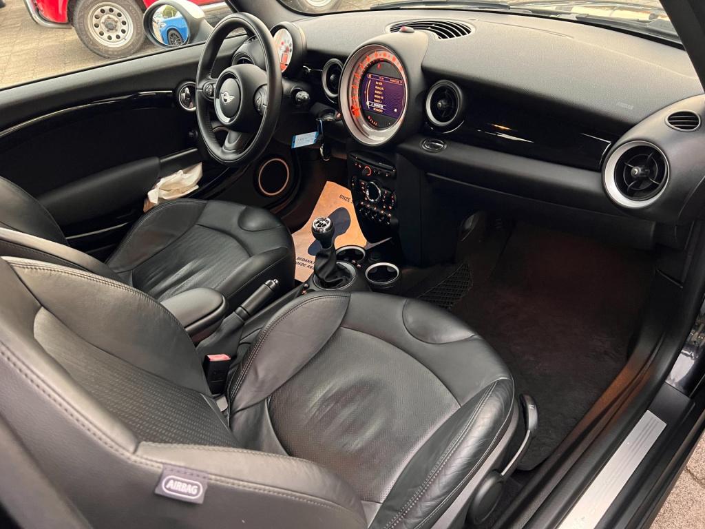 Mini Cooper mini 1.6 10 years ii, navigatie, leer, lm velgen enz...