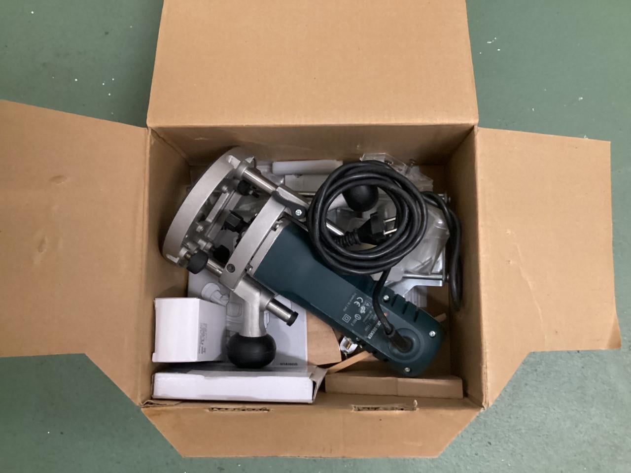 Bovenfrees met assortiment frezen Black+Decker