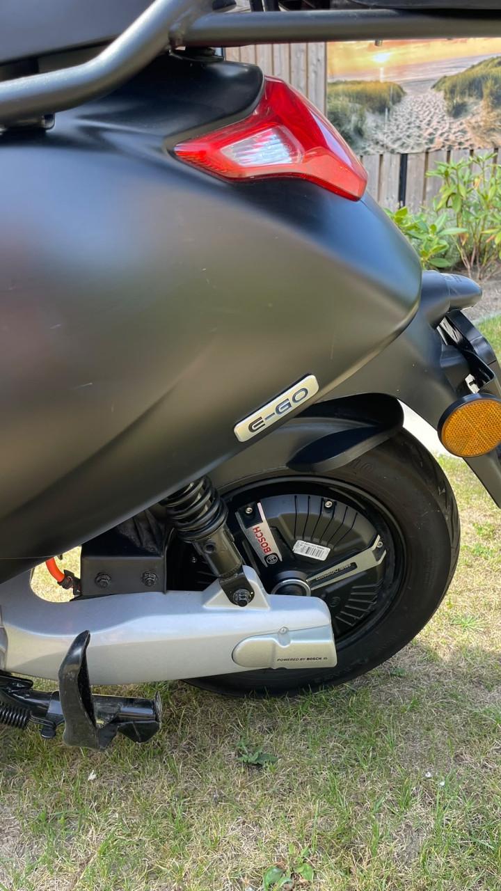 Twee electrische scooters IVA E-go S3 en S5