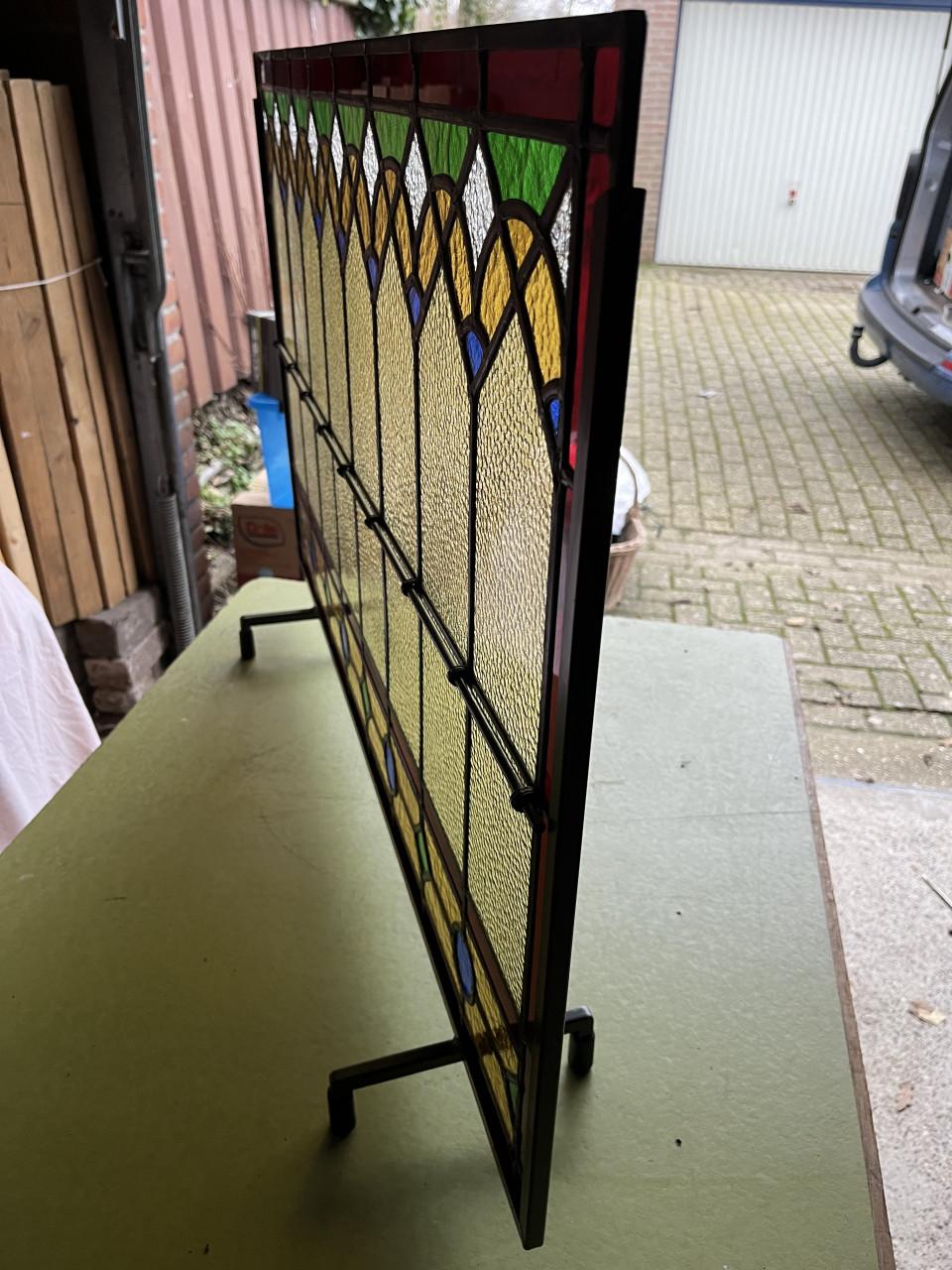 Glas in lood voorzetraam in gekleurd glas en metalen frame NIEUW