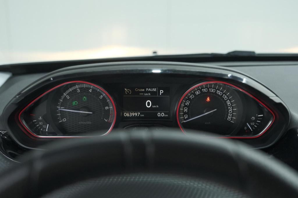 Peugeot 2008 puretech 110 eat6 gt-line | trekhaak | camera | navigatie | pa