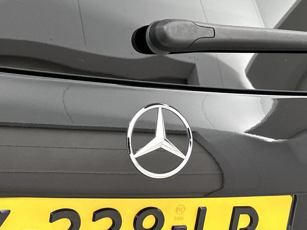 Mercedes-Benz Glb 180 business solution amg | panoramadak | sfeerverlichtin