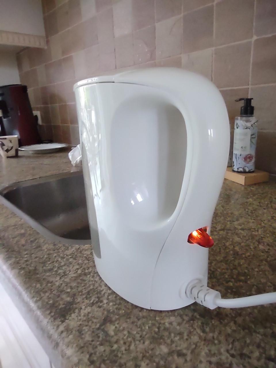 Zo goed als nieuwe waterkoker. Max 1 ltr.