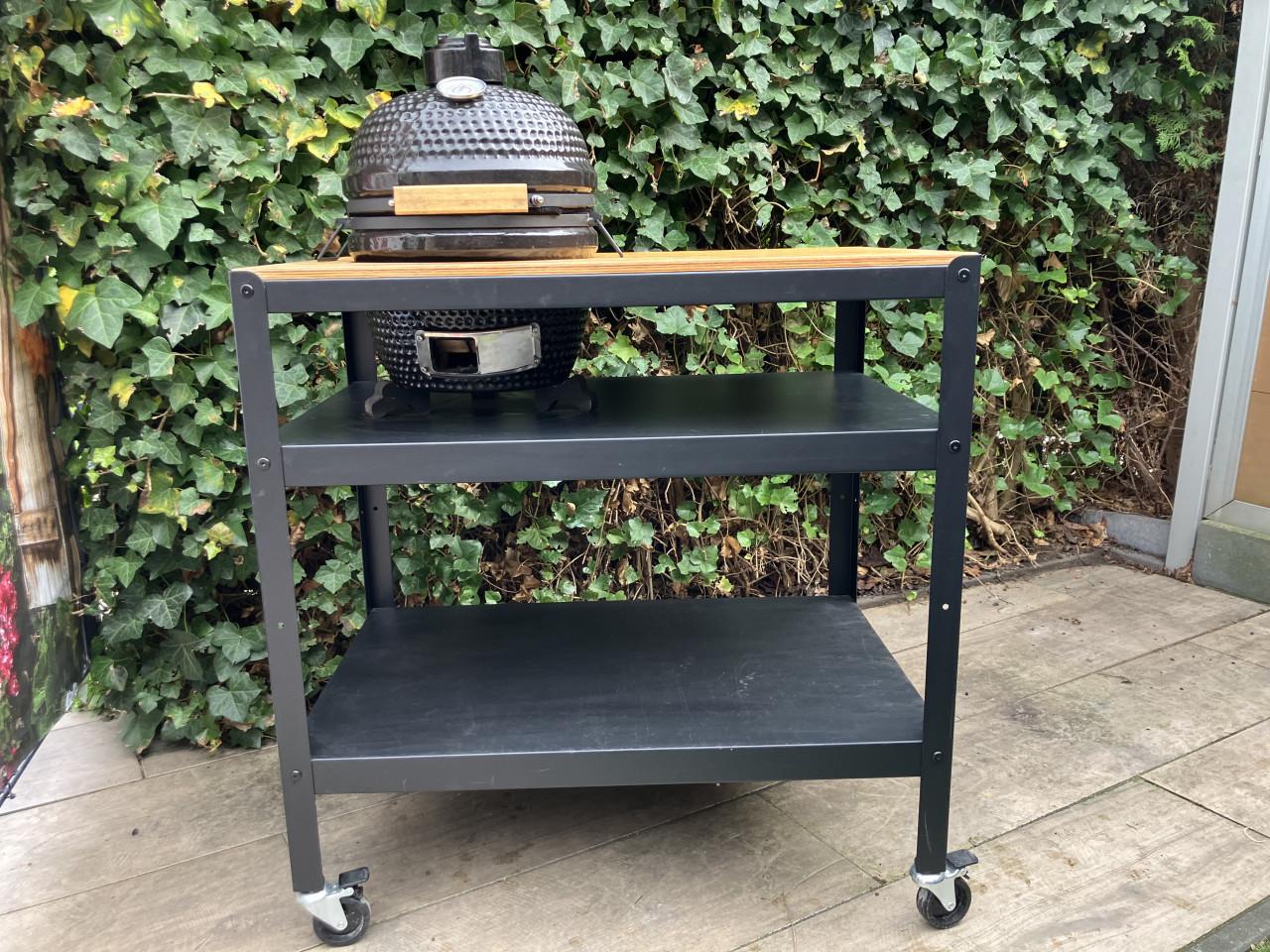 Mini kamado met werkbank
