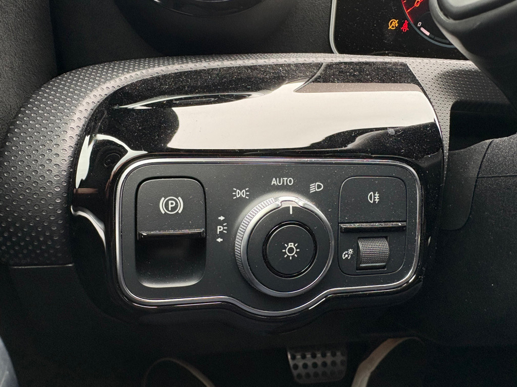 Mercedes-Benz A-Klasse 200 business solution amg