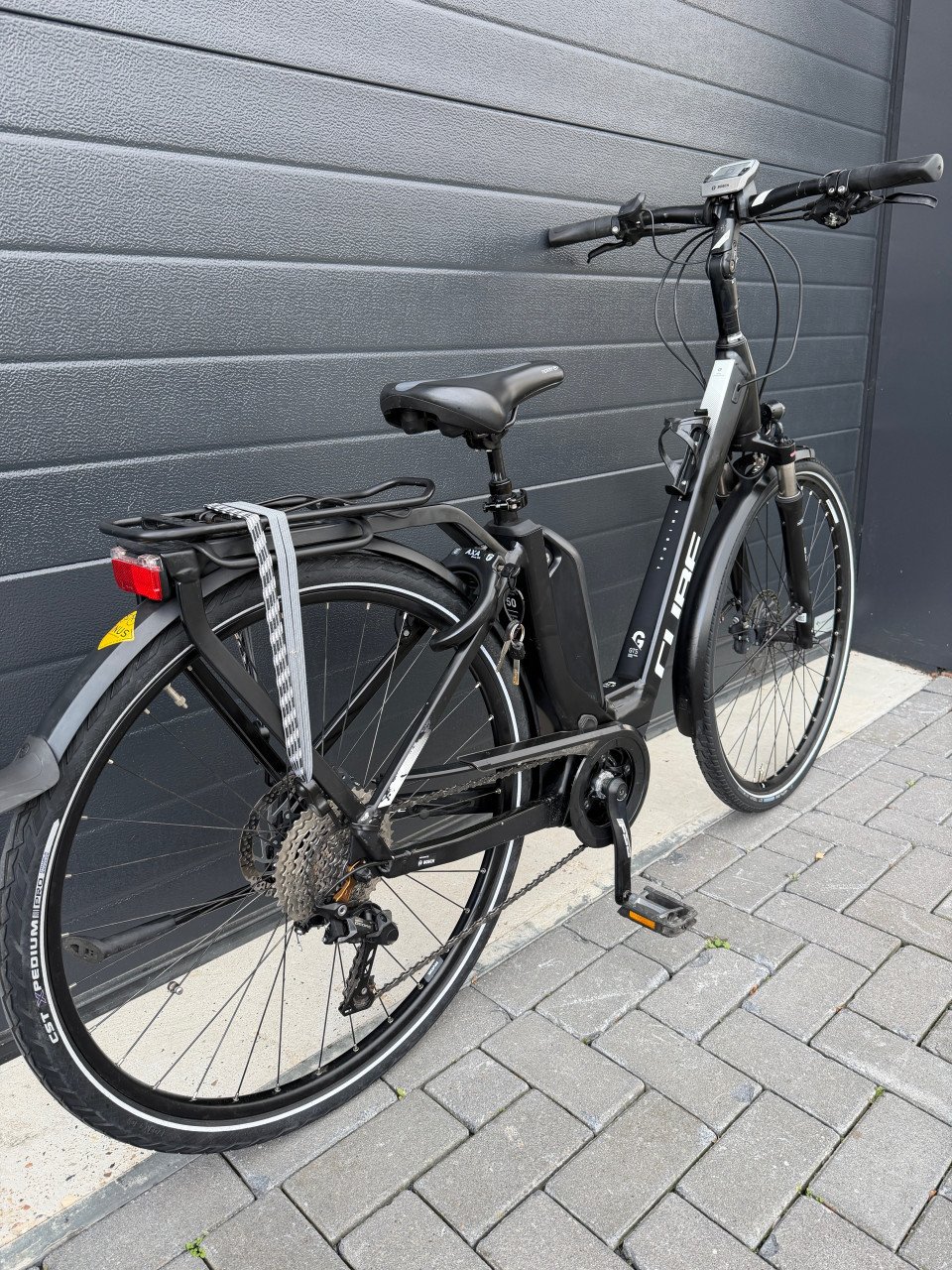 Prachtige Cube Touring | Bosch Middenmotor | 400WH | 50CM