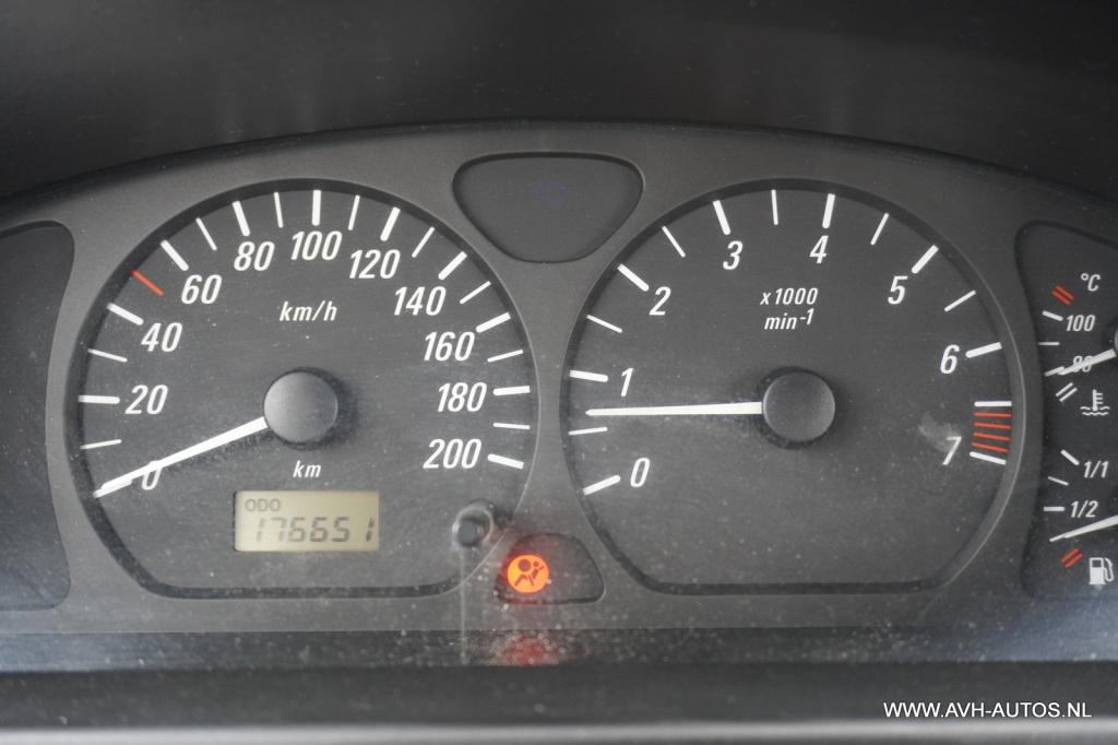 Opel Agila 1.2-16v color edition