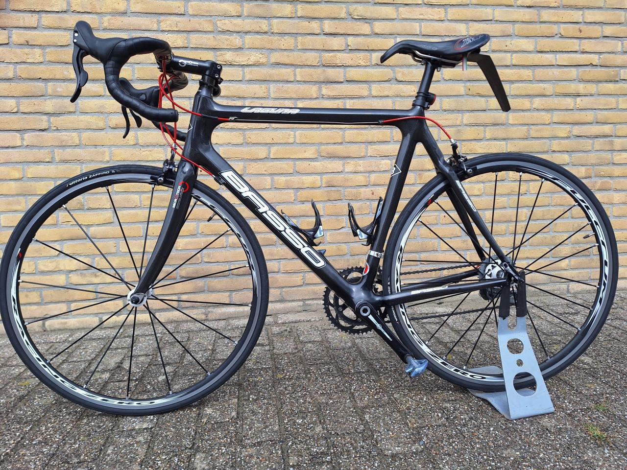 Basso Laguna carbon racefiets met gratis rollentrainer.