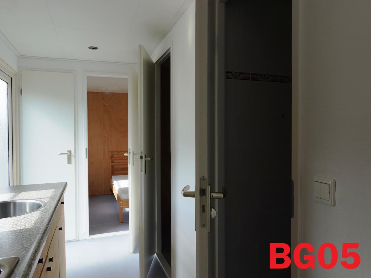Spiegelchalet, chalet met gespiegelde indeling en dubbel glas te koop