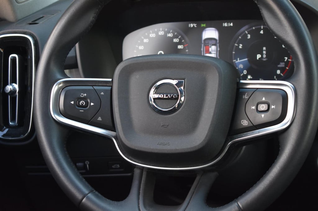 Volvo XC40 1.5 t2 | trekhaak | camera | apple carplay | android auto | adap