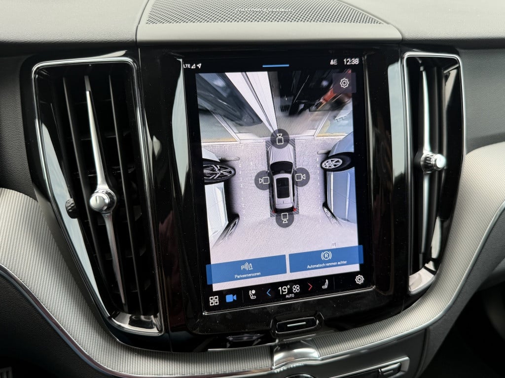 Volvo XC60 t8 455pk recharge ultra black ed| pano| 360 camera| stoel.vent|