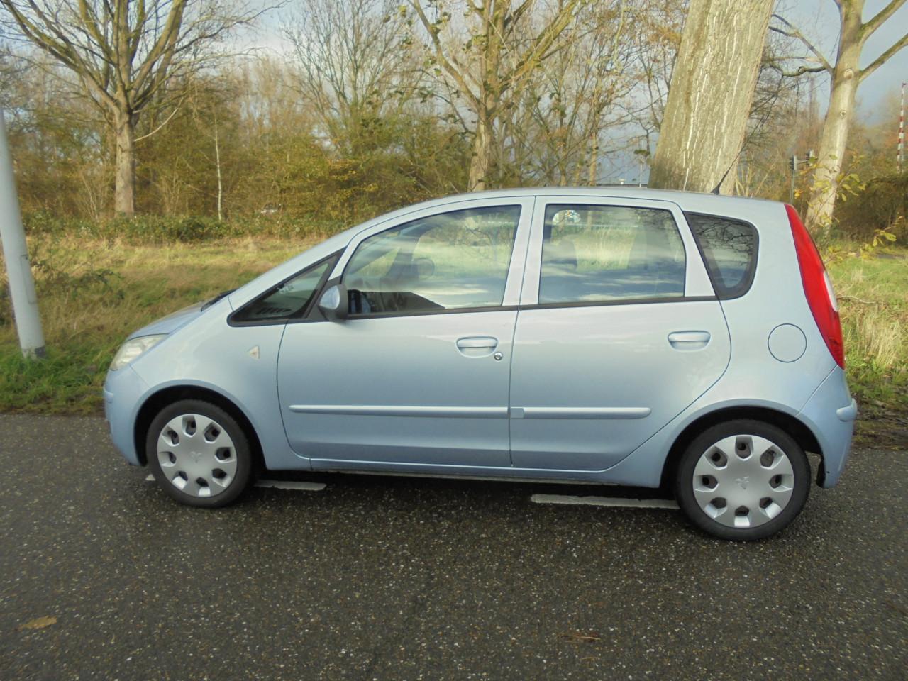 Mitsubishi Colt 1.3 nette zuinige auto ,aflevering met nieuwe Apk