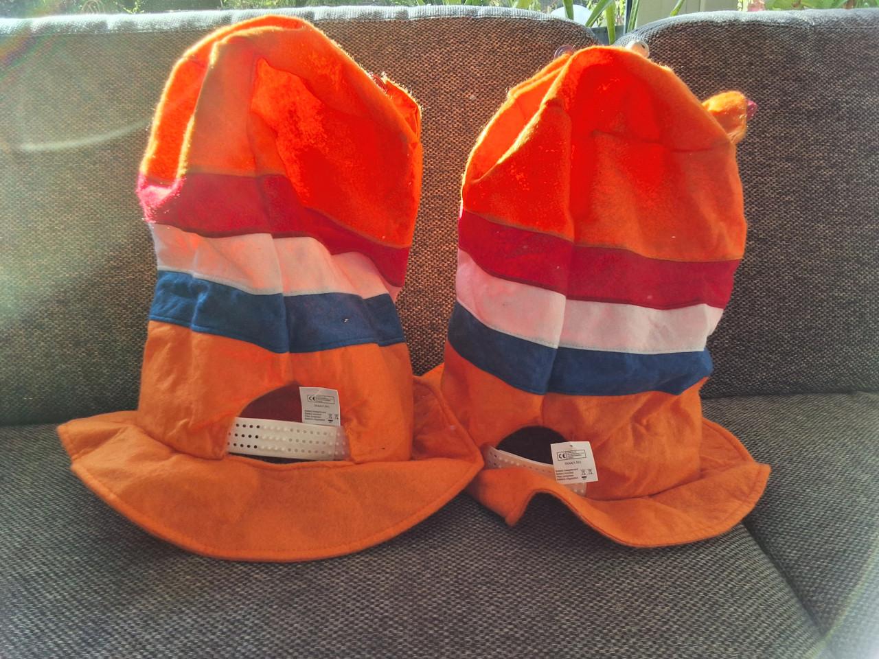 Oranje hoed met geluid 2x