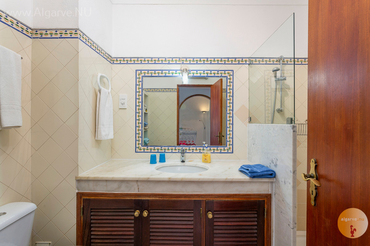 Appartement, 5 pers. in Algarve zon. 500m van strand, zwembad, gratis Wifi.