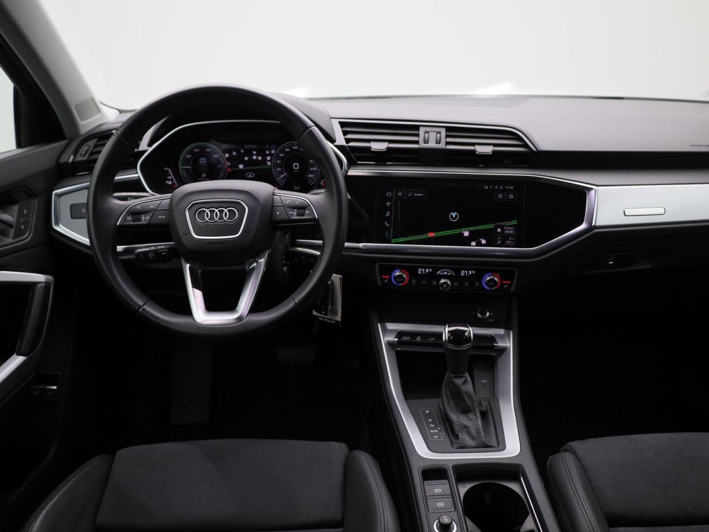 Audi Q3 45 tfsi e s tronic | automaat | lmv | parkeer sensoren | virtual co