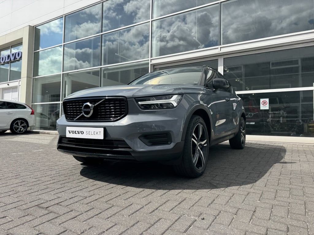 Volvo XC40 t4 190pk r-design| adap.cruise| trekhaak| stoel.verw| h&k sound