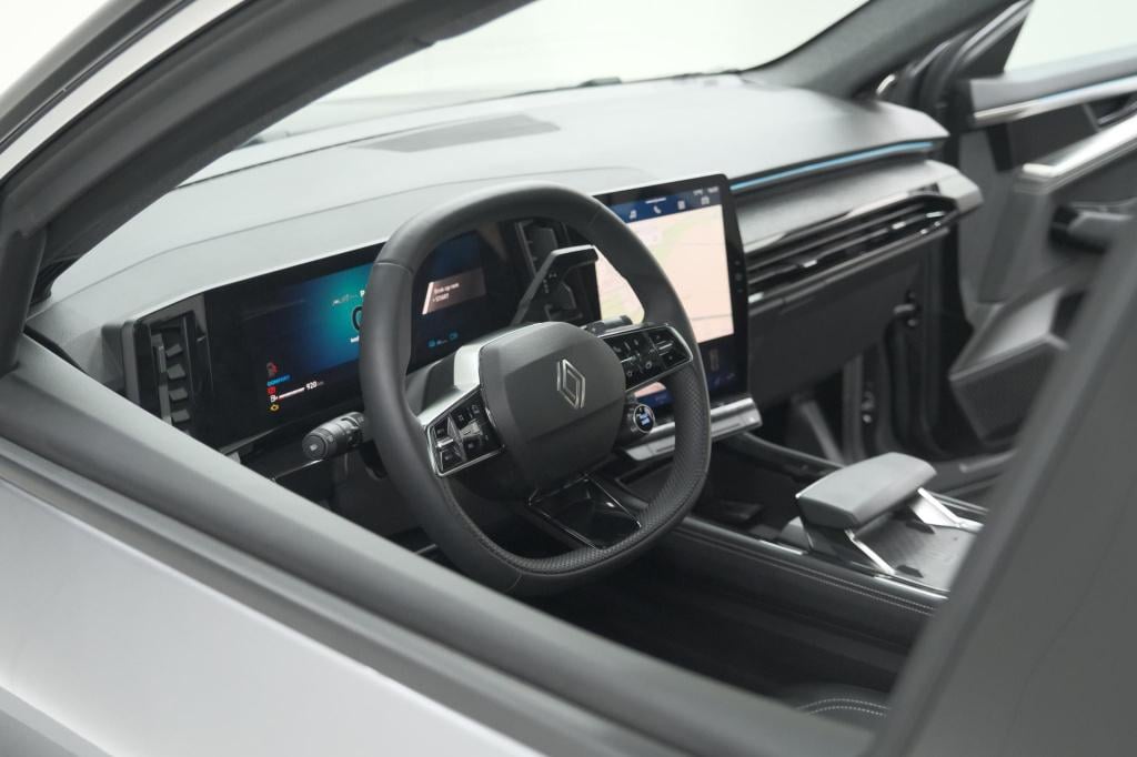 Renault Austral 1.2 e-tech full hybrid 200 techno | 360 camera | panoramada