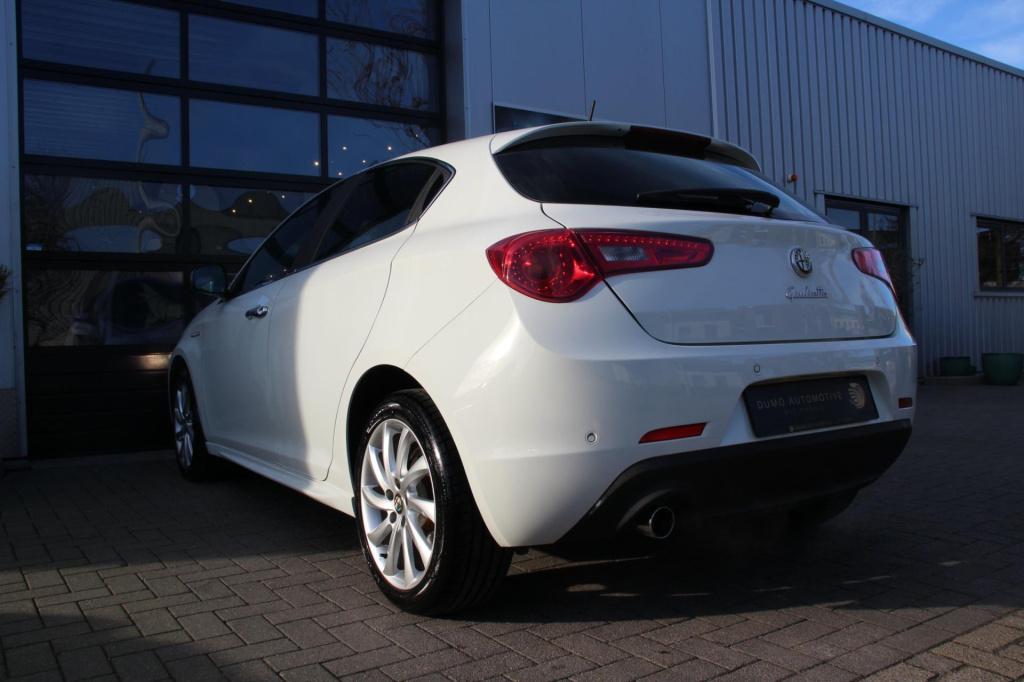 Alfa Romeo Giulietta 1.4 turbo super- sportiva - leer/alcantara - stoelverw