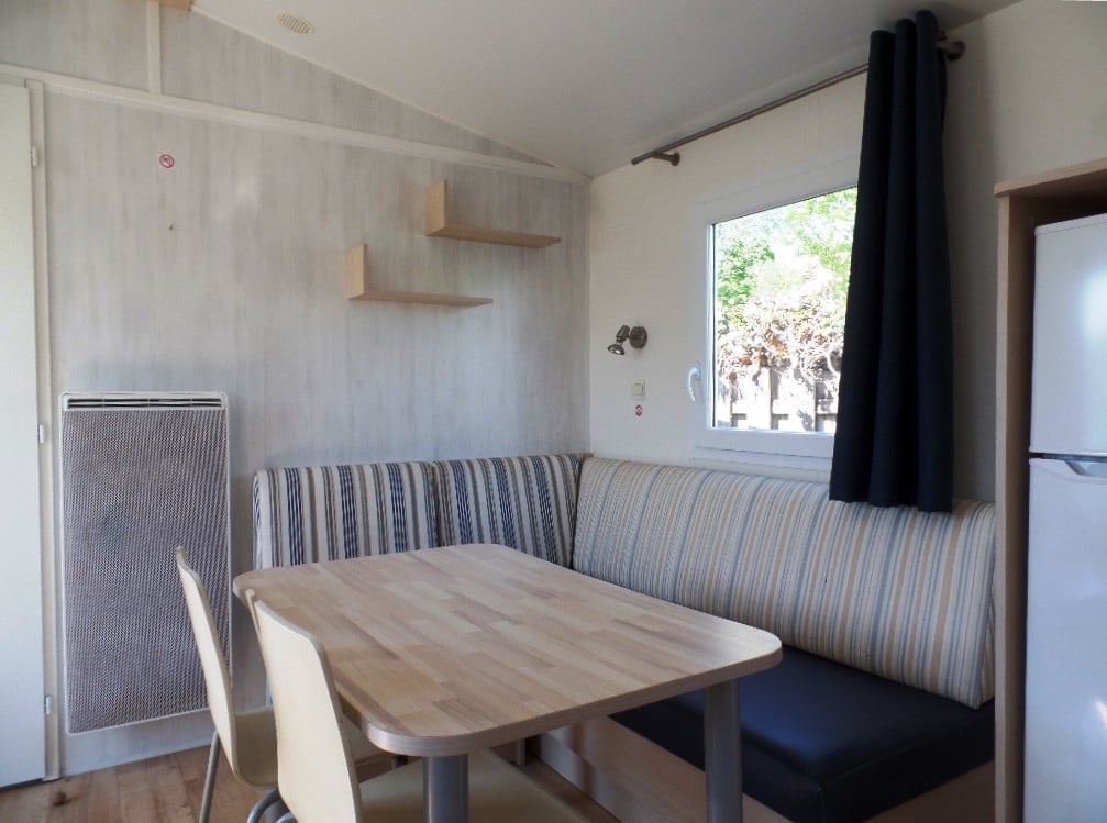 Prima chalet met middenkamer 2 slk op kavel nabij Grevelingenmeer te koop
