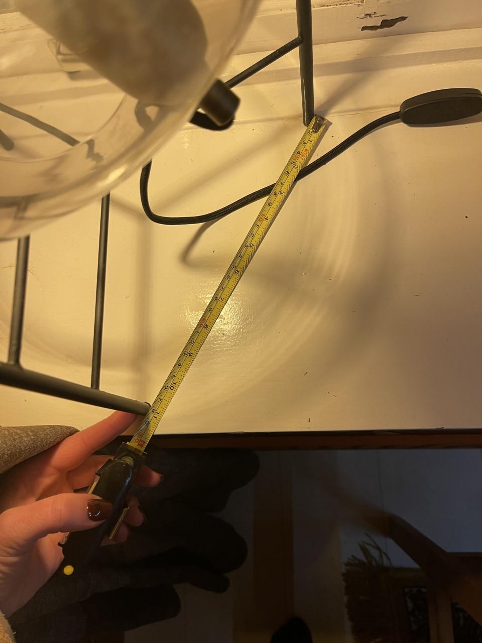 Ophalen! Industriële lamp op driepoot.